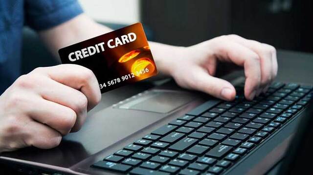 Khi nào cần rút tiền mặt từ thẻ tín dụng