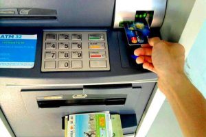 Phí rút tiền mặt thẻ tín dụng – Những điều cần biết (ĐẦY ĐỦ)