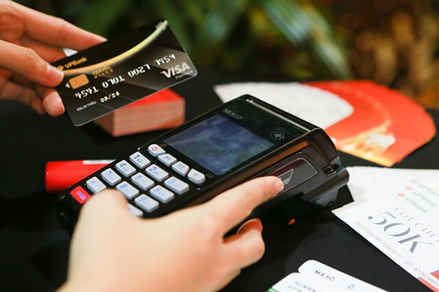 Các loại thẻ tín dụng của VPBank có chức năng rút tiền mặt