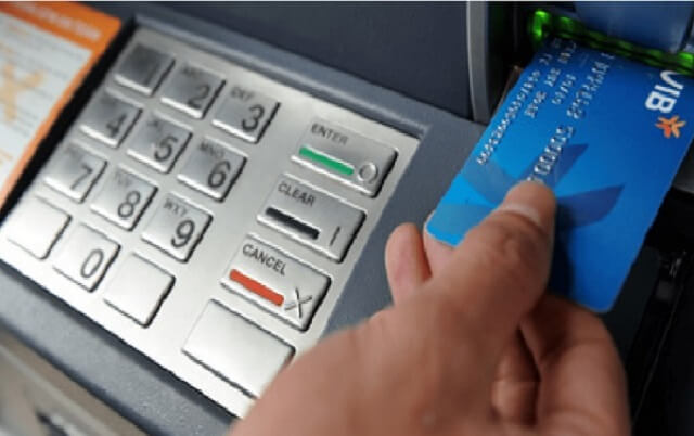 Rút tiền mặt thẻ tín dụng VIB tại cây ATM