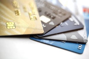 Phí rút tiền ATM của các ngân hàng hiện nay là bao nhiêu?