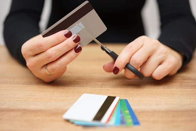 Tránh rủi ro khi hủy thẻ tín dụng VPBank